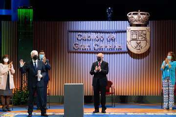 El Cabildo entrega sus honores y distinciones a 19 personas y entidades por su labor en favor de la sociedad grancanaria/TA.